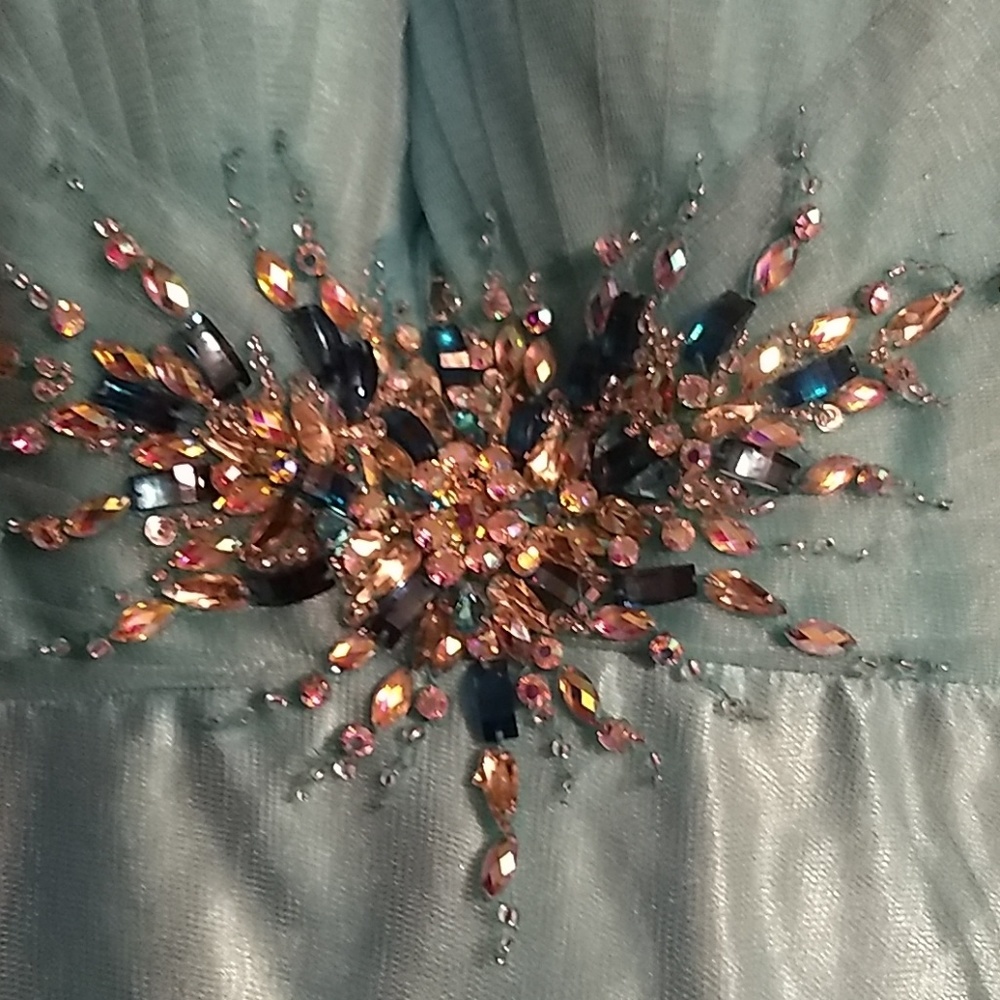 Dress - Picture 4 of 7
